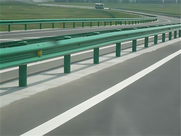 长沙高速护栏板守护安全广泛应用于多个行业